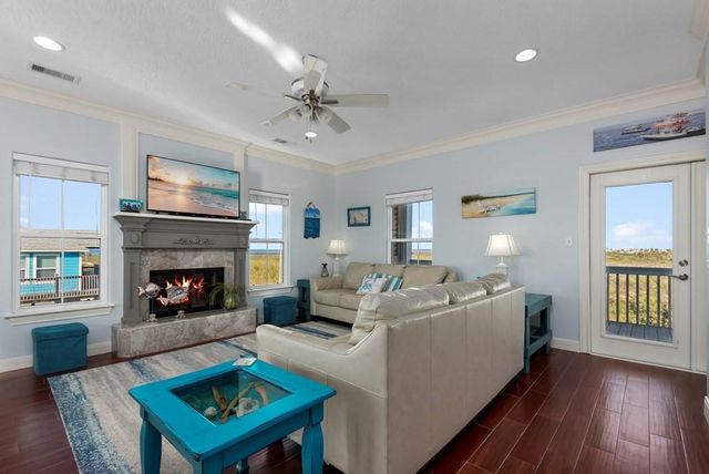 1019 Brighton Jones Blvd, Gilchrist, TX 77617