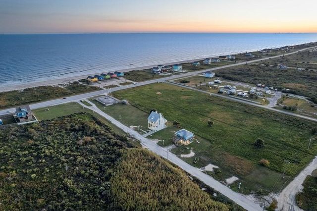 1019 Brighton Jones Blvd, Gilchrist, TX 77617