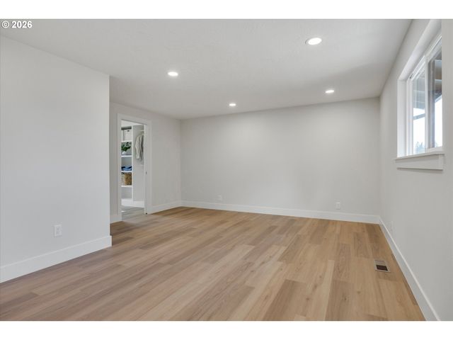 14251 CAUFIELD Rd, Oregon City, OR 97045