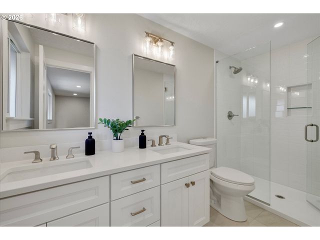 14251 CAUFIELD Rd, Oregon City, OR 97045