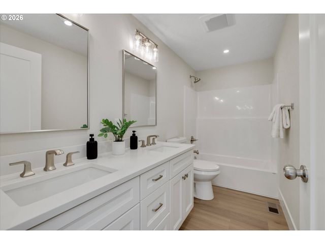 14251 CAUFIELD Rd, Oregon City, OR 97045