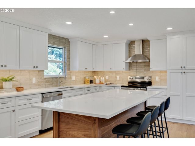14251 CAUFIELD Rd, Oregon City, OR 97045
