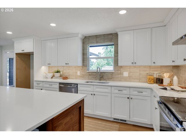 14251 CAUFIELD Rd, Oregon City, OR 97045