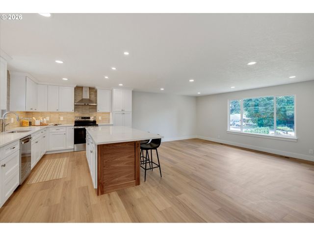 14251 CAUFIELD Rd, Oregon City, OR 97045