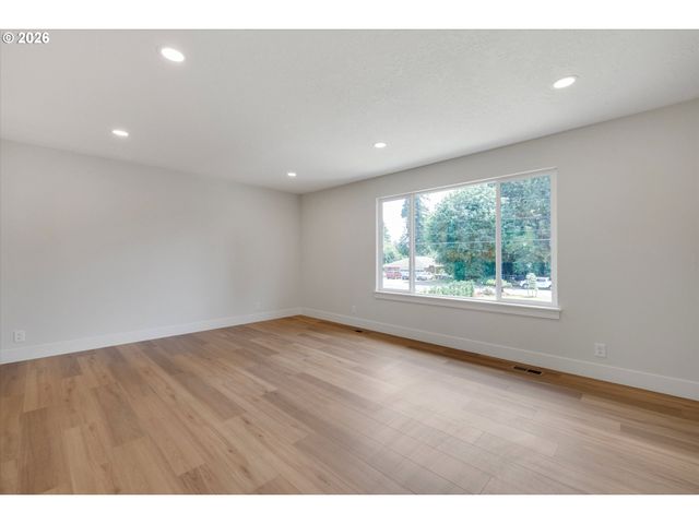 14251 CAUFIELD Rd, Oregon City, OR 97045