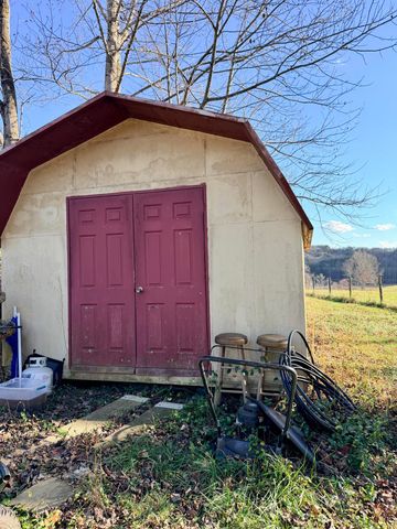 30 Greenlawn Subdivision, London, KY 40744