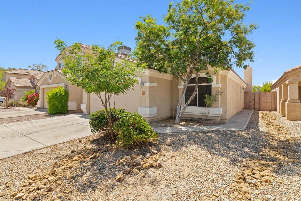 3039 E Hononegh Drive, Phoenix, AZ 85050