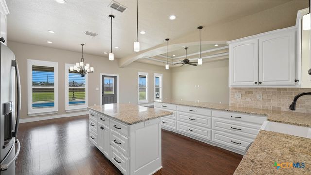 153 Westfield Landing, La Vernia, TX 78121