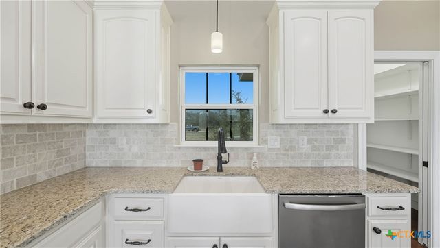 153 Westfield Landing, La Vernia, TX 78121