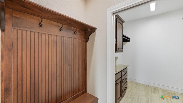 153 Westfield Landing, La Vernia, TX 78121