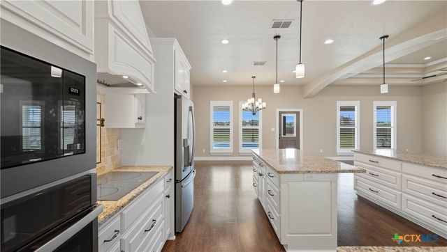 153 Westfield Landing, La Vernia, TX 78121