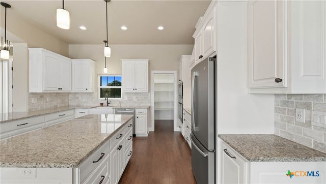 153 Westfield Landing, La Vernia, TX 78121