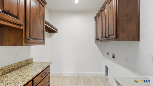 153 Westfield Landing, La Vernia, TX 78121