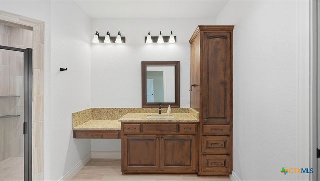 153 Westfield Landing, La Vernia, TX 78121