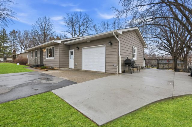 9658 Crestview Drive, Saint Joseph, MN 56374