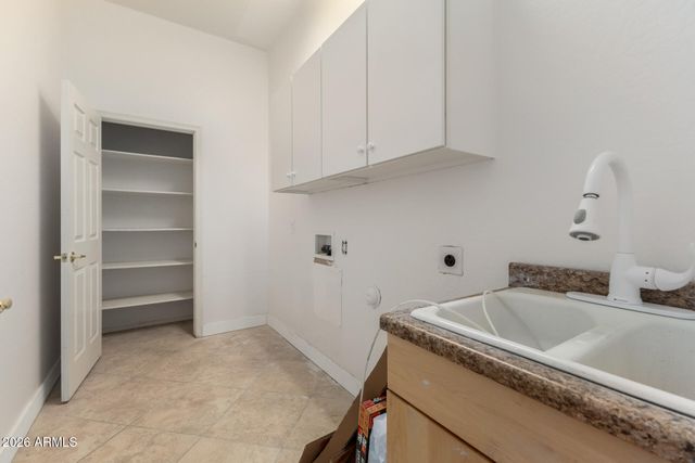 8690 W MORTEN Avenue, Glendale, AZ 85305