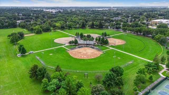 943 Oxford Street, Downers Grove, IL 60516