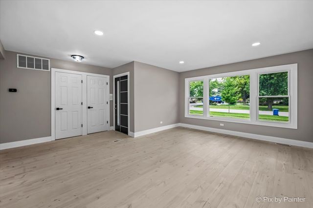 943 Oxford Street, Downers Grove, IL 60516