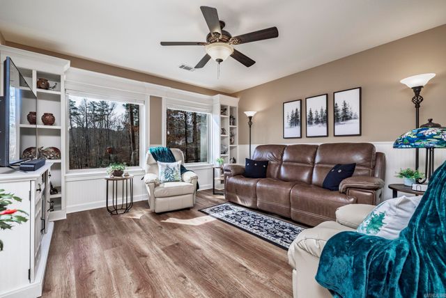 33 illescas Way, Hot Springs Village, AR 71909