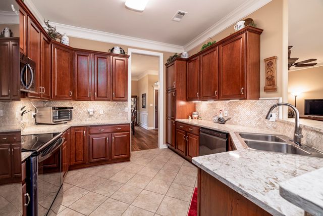 33 illescas Way, Hot Springs Village, AR 71909