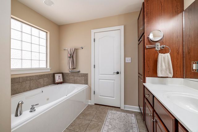 33 illescas Way, Hot Springs Village, AR 71909