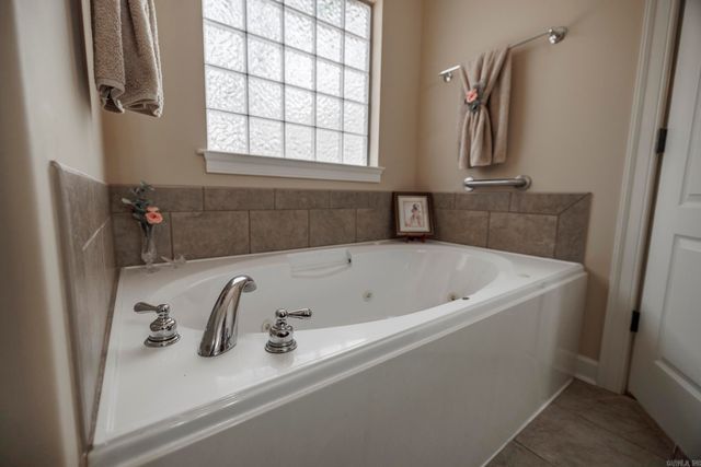 33 illescas Way, Hot Springs Village, AR 71909