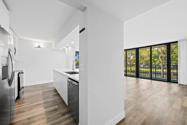 799 Jeffery Street 202, Boca Raton, FL 33487