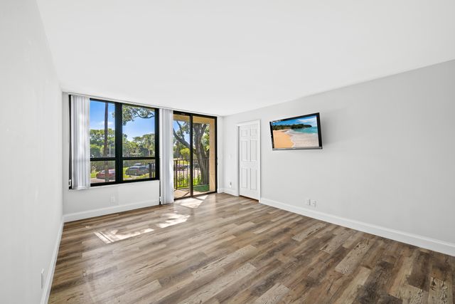 799 Jeffery Street 202, Boca Raton, FL 33487