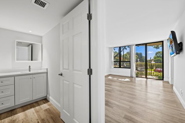 799 Jeffery Street 202, Boca Raton, FL 33487