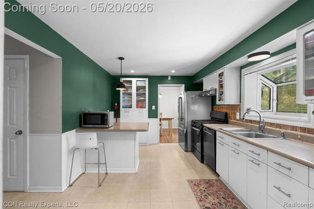 23516 Kim Drive, Clinton Township, MI 48035