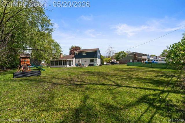 23516 Kim Drive, Clinton Township, MI 48035