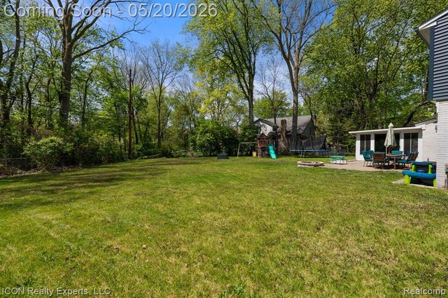 23516 Kim Drive, Clinton Township, MI 48035