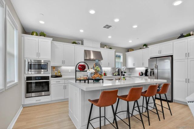1733 Artemisia Ct, Carlsbad, CA 92011