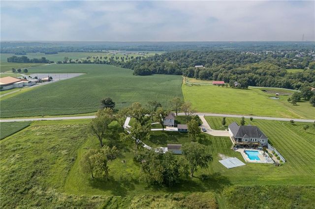 5201 Cook Road, St Joseph, MO 64505