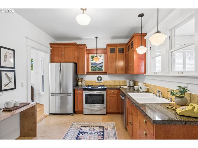 535 N SIMPSON St, Portland, OR 97217