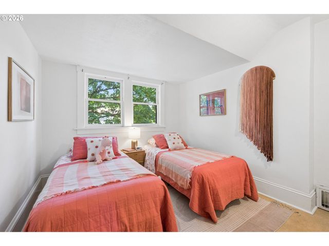 535 N SIMPSON St, Portland, OR 97217