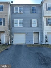 121 TOPAZ, Inwood, WV 25428
