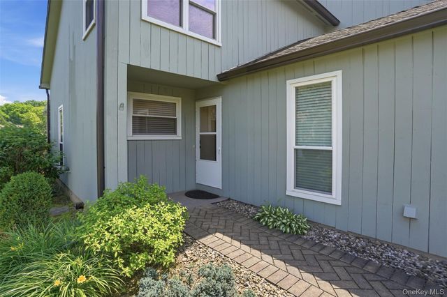 11 Pond Drive W, Rhinebeck, NY 12572