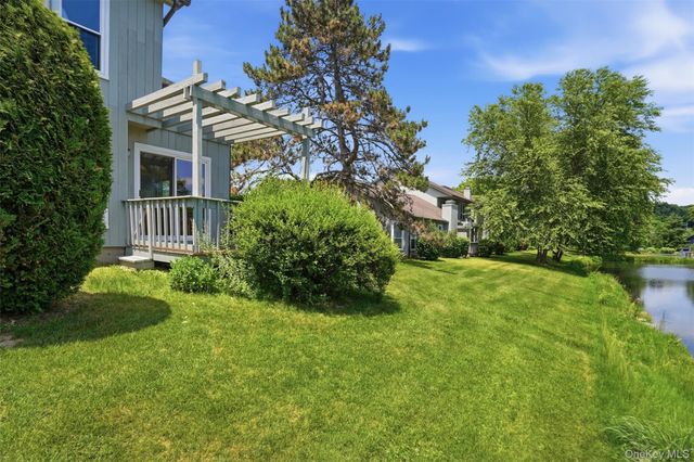 11 Pond Drive W, Rhinebeck, NY 12572