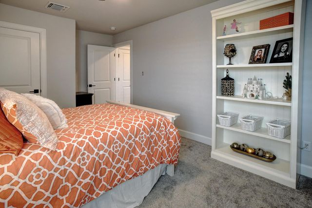 113 Cibolo Creek LOOP, Bastrop, TX 78602