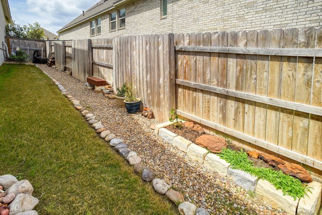 113 Cibolo Creek LOOP, Bastrop, TX 78602