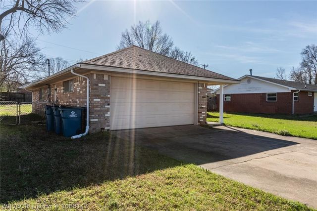 1524 Pineywood Drive, Mcalester, OK 74501