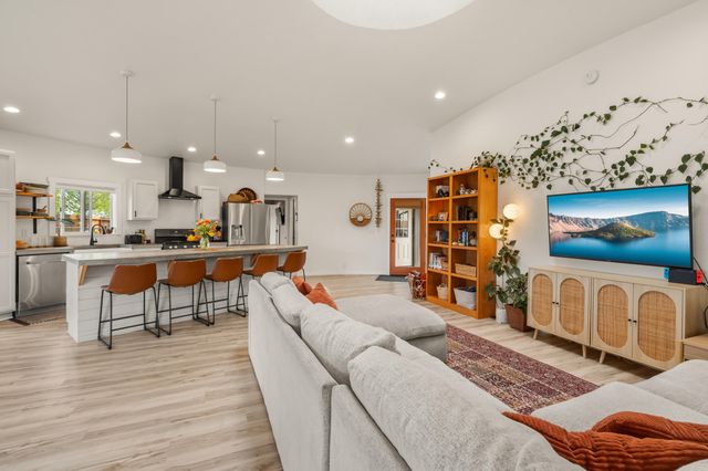 1027 SE M, Grants Pass, OR 97526