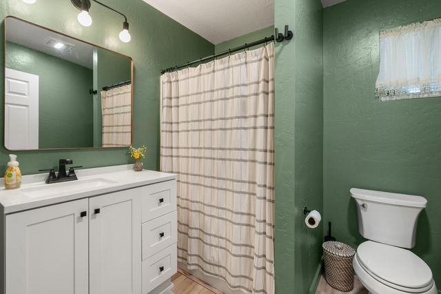 1027 SE M, Grants Pass, OR 97526