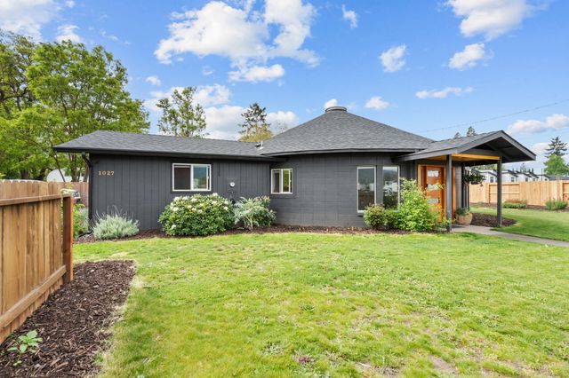 1027 SE M, Grants Pass, OR 97526