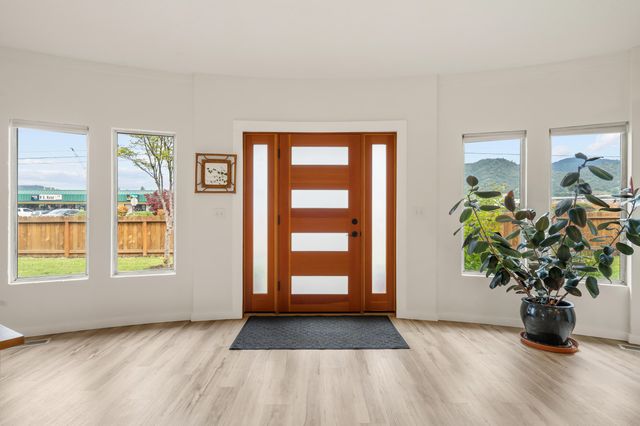 1027 SE M, Grants Pass, OR 97526