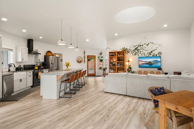 1027 SE M, Grants Pass, OR 97526