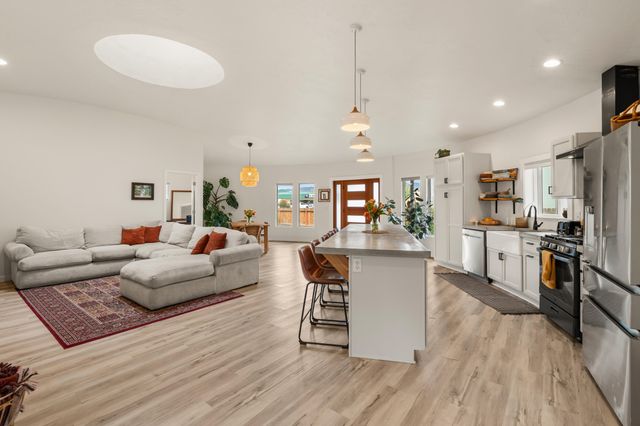 1027 SE M, Grants Pass, OR 97526