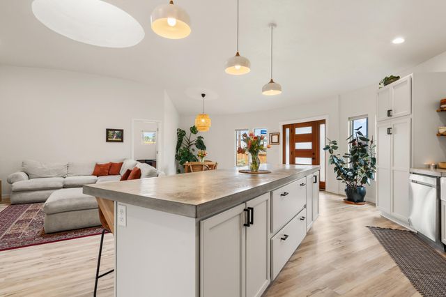 1027 SE M, Grants Pass, OR 97526