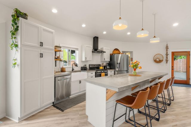 1027 SE M, Grants Pass, OR 97526